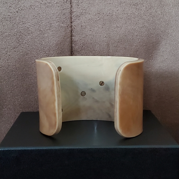 Authentic Fendi Cuff Bracelet Acrylic Brown - Picture 5 of 8